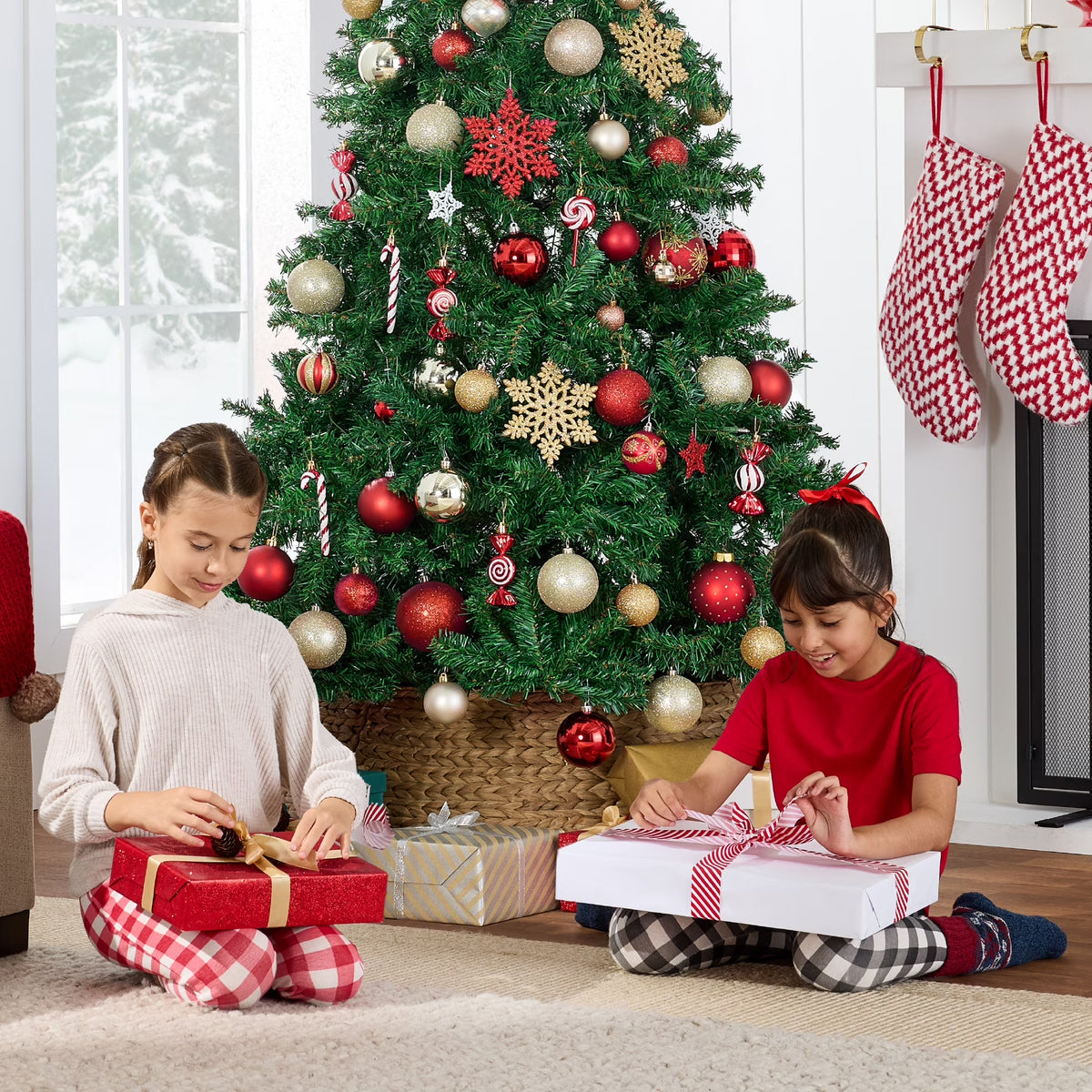 Artificial Christmas Tree, 4.5Ft Premium Unlit Pine Design, Dense Branches W/Easy Assembly - Green