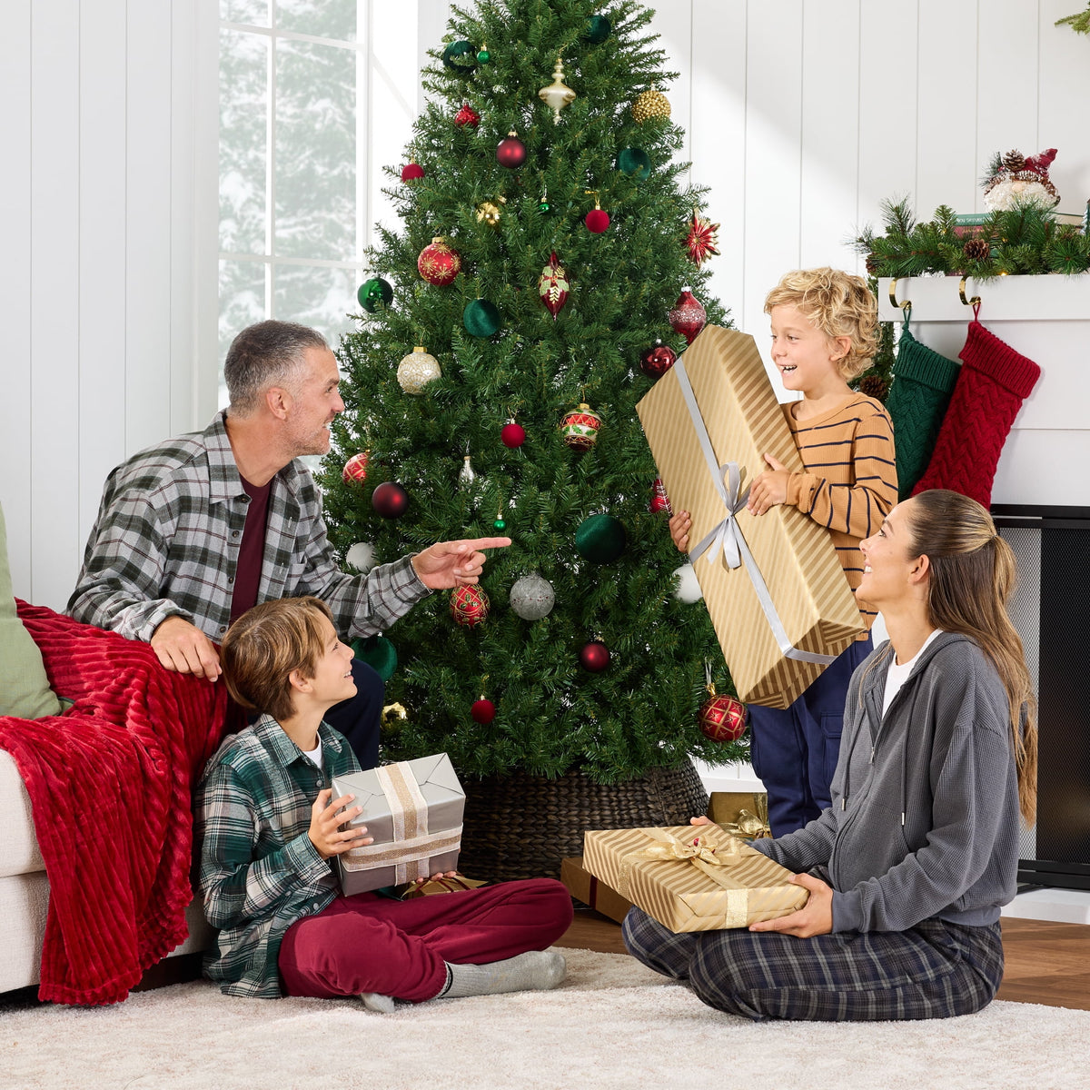 7.5Ft Hinged Douglas Full Fir Artificial Christmas Tree Holiday Decoration W/ Foldable Metal Stand