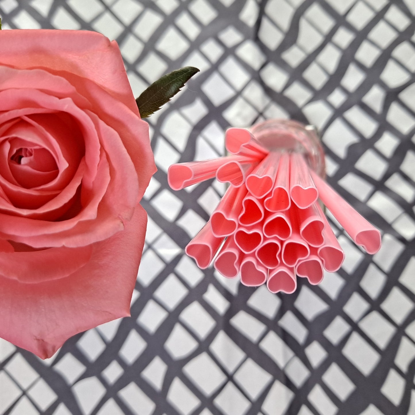 100Pcs Heart Shaped Pink Straws Disposable Cute Straw Individually Wrapped Plastic Pink Straw Party Birthday Party Kids Bridal Shower Wedding